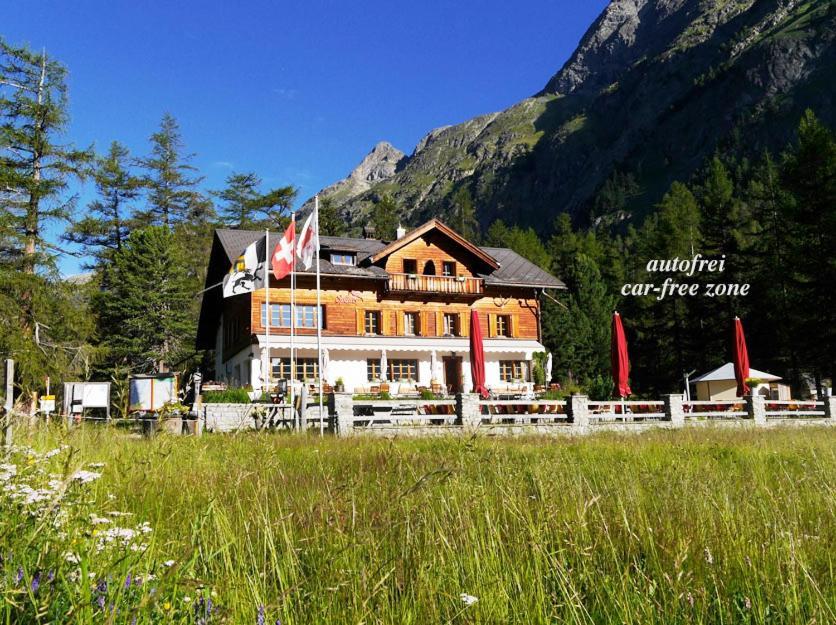 Gasthaus Spinas Bever Bagian luar foto