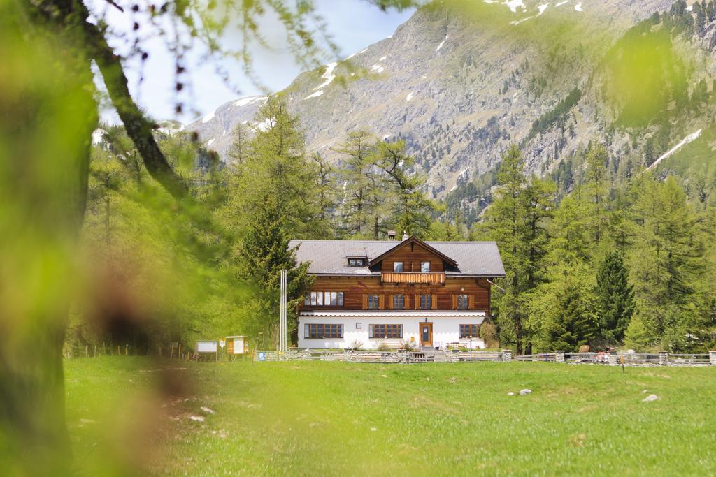 Gasthaus Spinas Bever Bagian luar foto