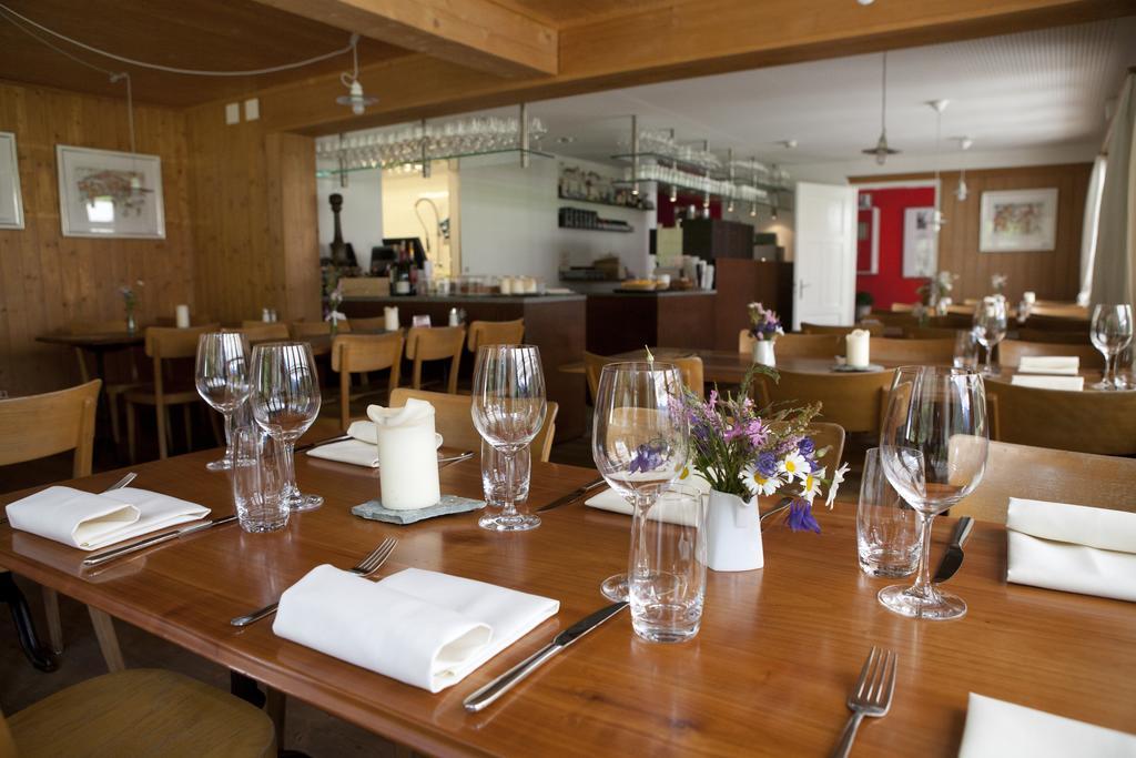 Gasthaus Spinas Bever Bagian luar foto