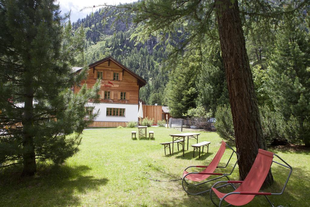Gasthaus Spinas Bever Bagian luar foto